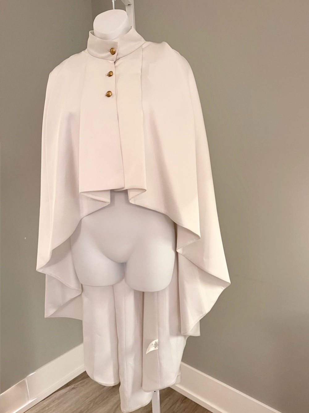 ALICE & OLIVIA Stunning Draped Satin Golf Button Front Elegant Cape S NWT $900!!